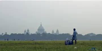 Read more about - Kolkata Air Pollution | দূষণে রাজধানীকে টক্কর কলকাতার! ময়দান এলাকায় "অতি খারাপ" বায়ুর মান