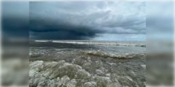 Read more about - Weather Update | উত্তাল বঙ্গোপসাগর, মৎস্যজীবীদের সমুদ্রে যেতে নিষেধ, বঙ্গে জারি রেড অ্যালার্ট