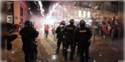 Read more about - ফ্রান্স ও মরক্কোর ফুটবল সমর্থকদের সঙ্গে প্যারিসের রাস্তায় পুলিশের সঙ্গে সংঘর্ষের জেরে, গ্রেফতার ৭৪জন