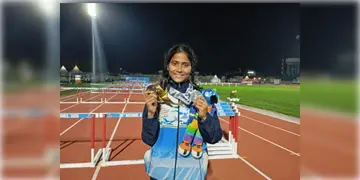 Read more about - Moumita Mondal | জাতীয় গেমসে সোনা-রুপো জয় হুগলির মৌমিতার! বাংলার মুখ উজ্জ্বল করলেন চায়ের দোকানির মেয়ে!