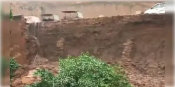 Read more about - Rajasthan | টানা বৃষ্টির জেরে ধসে পড়লো জয়পুরের ঐতিহাসিক আমের দুর্গের ২০০ ফুটের দেওয়াল!