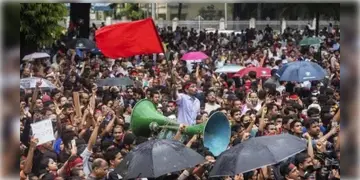 Read more about - India-Bangladesh | অশান্তির প্রভাব এবার সরাসরি ব্যবসা ও অর্থনীতিতে! বড় সমস্যার মুখে পড়তে পারে বাংলাদেশ