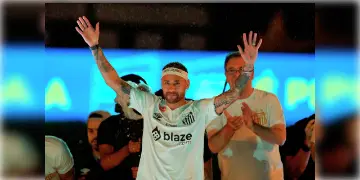 Read more about - Neymar | 'ঘরের ছেলে ঘরে ফিরলো', ব্রাজিলে ফিরলেন নেইমার, ফের খেলবেন স্যান্টোসের হয়ে