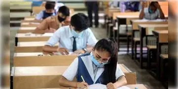 Read more about - রাজ্যে বোর্ড পরীক্ষার মূল্যায়ন পদ্ধতি ঘোষণা, চাইলে বসা যেতে পারে দশমের পরীক্ষায়