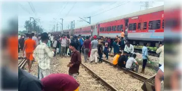 Read more about - Rail Accident | ফের রেল দুর্ঘটনা! উত্তরপ্রদেশে লাইনচ্যুত সবরমতী জন সাধারণ এক্সপ্রেস