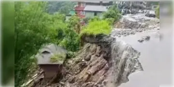 Read more about - Sikkim Disaster | সিকিমে আটকে পড়া পর্যটকদের জন্য হেল্পলাইন চালু করলো পশ্চিমবঙ্গ রাজ্য সরকার!