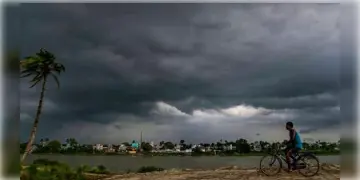 Read more about - দক্ষিণবঙ্গে বৃষ্টির ঘাটতি, রবিবার পর্যন্ত কোন কোন জেলায় বৃষ্টি হবে জেনে নেওয়া যাক