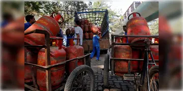 Read more about - LPG | রান্নার গ্যাস সরবরাহ বন্ধ হলে কত দিন টানতে পারবে ভারত? কত মজুত রয়েছে LPG?