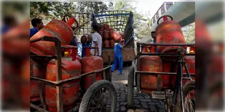 Read more about - LPG | রান্নার গ্যাস সরবরাহ বন্ধ হলে কত দিন টানতে পারবে ভারত? কত মজুত রয়েছে LPG?
