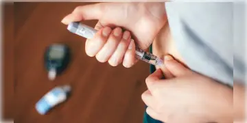 Read more about - Diabetes | বিশেষ কিছু কারণে এই মানুষদের ডায়াবেটিস হওয়ার আশঙ্কা থাকে বেশি! এই তালিকায় আপনি নেই তো? সঙ্গে জানুন কীভাবে নেবেন ইনসুলিন?