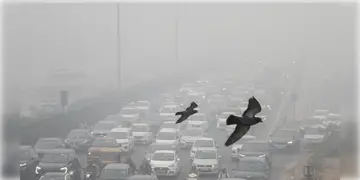 Read more about - Delhi | শীত পড়তেই ধোঁয়াশায় ঢেকেছে রাজধানী, ‘অতি খারাপ’ ক্যাটিগরিতে পৌঁছেছে বাতাস