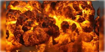 Read more about - Balochistan | বালোচিস্তানে হুলুস্থূল, বোমা বিস্ফোরণে জখম ২০, মৃত ৪, চলছে গুলির লড়াই!