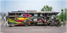 Read more about - Unnao Bus Accident । মিল্ক কন্টেনারের সঙ্গে ধাক্কা লেগে দুমরে-মুচড়ে গেল ডবল ডেকার বাস! সংঘর্ষে মৃত্যু কমপক্ষে ১৮যাত্রীর!