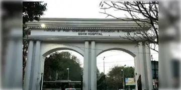 Read more about - SSKM Hospital | ইতিহাস গড়তে চলেছে এসএসকেএম, টানা ছ'দিন ধরে চলবে ৩০০টি গলব্লাডার স্টোন অপারেশন