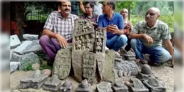 Read more about - Jammu and Kashmir | কাশ্মীরের অনন্তনাগে ঝর্নার মাটি খুঁড়তেই বেরিয়ে এলো প্রাচীন হিন্দু দেবদেবীর মূর্তি!