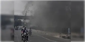 Read more about - Air Pollution | কলকাতার বায়ু দূষণের মাত্রা সন্তোষজনক হলেও কার্যত একেবারে বর্ডারলাইনে