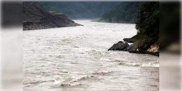 Read more about - North Bengal | টানা বৃষ্টিতে বিপর্যস্ত উত্তরবঙ্গ, ফুঁসছে পাহাড়ি নদী, সেন্ট্রাল ডুয়ার্সে বিচ্ছিন্ন যোগাযোগ