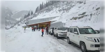 Read more about - Sikkim | সিকিমে তীব্র তুষারপাত, ছাঙ্গু ও নাথুলায় আটকে পর্যটক বোঝাই কয়েকশো গাড়ি!