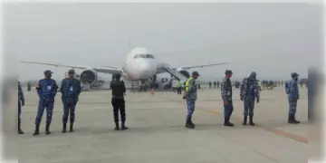 Read more about - Bangladesh Airlines | বাংলাদেশ এয়ারলাইন্সের বিমানে বোমাতঙ্ক! ঢাকায় জরুরি অবতরণ করলো প্লেন