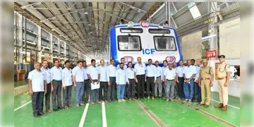 Read more about - First AC Local | শিয়ালদহ বা হাওড়া ডিভিশনে চলবে এসি লোকাল ট্রেন? ছবি ঘিরে জোর জল্পনা