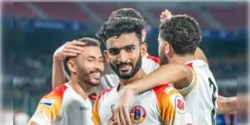 Read more about - East Bengal vs Chennaiyin FC । দুর্দান্ত ফর্মে লাল হলুদ, ঘরের মাঠে চেন্নাইয়িন এফসিকে ২ গোল দিলো ইস্টবেঙ্গল