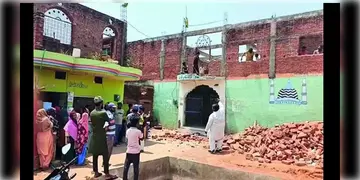 Read more about - Madrasa demolish | ওয়াকফ আইনের প্রভাব? অবৈধ মাদ্রাসা ভেঙে দিলো খোদ মাদ্রাসা কতৃপক্ষ !