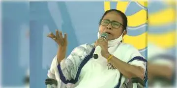 Read more about - ২৪ ঘন্টার জন্যে প্রচার ব্যান করার প্রতিবাদে ধর্নায় বসছেন তৃণমূল সুপ্রিমো মমতা