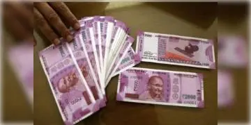 Read more about - ব্যাঙ্কের লকারে সুরক্ষিত নয় টাকা, উই ধরে যাওয়ার কারণে খোয়াতে হল ২.২০ লক্ষ টাকা