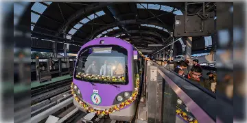 Read more about - Kolkata Metro | নতুন বছরের গোড়াতে চালু হবে সেক্টর ৫-হাওড়া মেট্রো পরিষেবা! ভাইফোঁটায় অতিরিক্ত পরিষেবা দেবে কলকাতা মেট্রো?