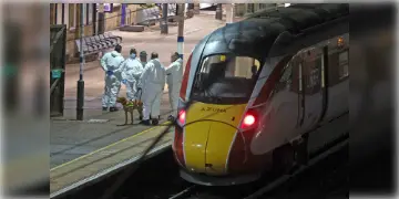 Read more about - London train stabbing | চলন্ত ট্রেনে পরপর ছুরির কোপ যাত্রীদের, রক্তারক্তি লন্ডনে, আহত কমপক্ষে ১০