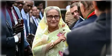 Read more about - Bangladesh | প্রায় ২ লক্ষ কোটি টাকা পাচার  করেছেন হাসিনার ঘনিষ্টরা? বিস্ফোরক অভিযোগ বাংলাদেশ কেন্দ্রীয় ব্যাঙ্কের গভর্নরের