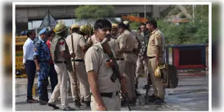 Read more about - Delhi Blast-Gurugram | বিস্ফোরণের জের, গুরুগ্রামে ভাড়া থাকা কাশ্মীরিদের তথ্য জমা দেওয়ার নির্দেশ পুলিশের