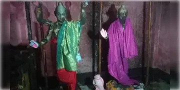 Read more about - Bangladesh ISKCON | ঢাকার লক্ষ্মীনারায়ণ মন্দিরে আগুন লাগানোর অভিযোগ! পুড়ে গিয়েছে মন্দিরের ভিতরের সমস্ত জিনিস