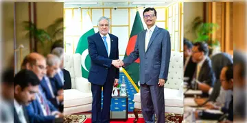 Read more about - Ishaq Dar in Dhaka | ঢাকায় পা রাখলেন পাক বিদেশমন্ত্রী, ভারতবিরোধী চুক্তির আভাস পাচ্ছেন কূটনীতিবিদরা