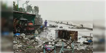Read more about - Super Typhoon Ragasa | সুপার টাইফুন রাগাসার তান্ডবে তছনছ তাইওয়ান, সুনামিতে নিখোঁজ ১২৪, মৃত অন্তত ১৪