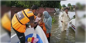 Read more about - Jammu & Kashmir | জম্মু ও কাশ্মীরে ফের মেঘভাঙা বৃষ্টি, মৃত্যু হয়েছে কমপক্ষে ৩ জনের, নিখোঁজ ২