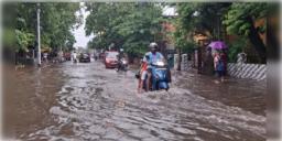 Read more about - Weather Update | সক্রিয় রয়েছে ঘূর্ণাবর্ত, আজও কলকাতা-সহ গোটা দক্ষিণবঙ্গে বজ্রবিদ্যুৎ-সহ মাঝারি থেকে ভারী বৃষ্টির সম্ভাবনা!