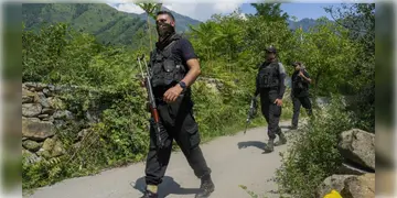Read more about - Operation Akhal | চলছে ‘অপারেশন আখাল’, তিনদিনের মাথায় নিকেশ ২ জঙ্গি, আহত ১ জওয়ান