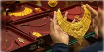 Read more about - Gold Rate Today | ধনতেরাসে সোনা কিনবেন? কিছুটা হলেও কমেছে সোনার দাম! কোথায় কত রেট?