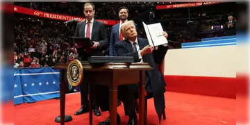 Read more about - Birthright Citizenship | 'বার্থরাইট সিটিজেনশিপ' বাতিল করতে পারেন ট্রাম্প! মার্কিন প্রেসিডেন্টকে রুখতে মামলা ২২টি প্রদেশের