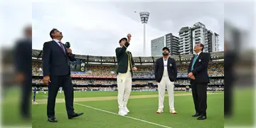 Read more about - Ind vs Aus । মেলবোর্নে টস জিতে ব্যাটের সিদ্ধান্ত অস্ট্রেলিয়ার, প্রথম একাদশ থেকে বাদ পড়লেন গিল