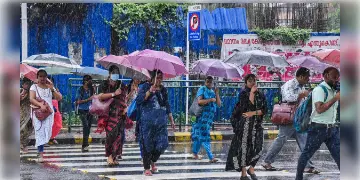 Read more about - Weather | কয়েক ঘন্টার মধ্যেই বদল দক্ষিণবঙ্গের আবহাওয়ায়! বাড়তে চলেছে বৃষ্টির সম্ভাবনা! জারি হলুদ সতর্কতা!