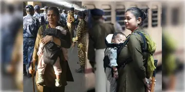 Read more about - Viral RPF Constable | একরত্তি সন্তানকে বুকে আগলেই ডিউটি! স্বামী কোথায়? জানালেন ভাইরাল মহিলা RPF কন্সটেবল!