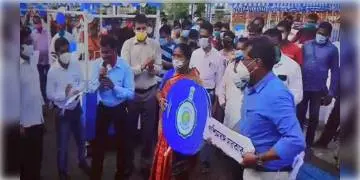 Read more about - ইয়াসের দাপটে দিঘায় বিধ্বস্ত ব্যবসায়ীদের নবান্ন থেকে স্টল বিলি করল মুখ্যমন্ত্রী