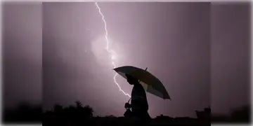 Read more about - WB Thunderstorm | ক্রমাগত বজ্রবিদ্যুৎ সহ বৃষ্টি,  রাজ্যে বাজ পড়ে মৃত্যু হলো ১৭ জনের, আহত আরও ৭