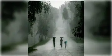 Read more about - চূড়ান্ত বৃষ্টিপাতের সতর্কতা উত্তরবঙ্গের জেলায় জেলায়, দক্ষিণবঙ্গের তিন জেলায় বজ্রবিদ্যুৎ-সহ বৃষ্টিপাত