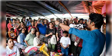 Read more about - R G Kar | ২জন স্টেনোগ্রাফার নিয়ে কালীঘাটের পথে জুনিয়র ডাক্তাররা, 'নেগোশিয়েশনের  জায়গায় আমরা থাকব না, বললেন তারা