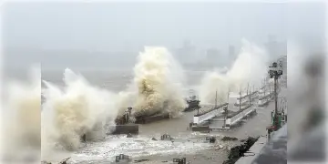 Read more about - Cyclone Biparjoy | বিকেলের মধ্যেই ল্যান্ডফল করতে চলেছে ঘূর্ণিঝড় 'বিপর্যয়'!