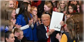 Read more about - Donald Trump | 'মেয়েদের খেলা শুধুমাত্র মেয়েদেরই'! রূপান্তরকামীরা আর অংশ নিতে পারবেন না মহিলাদের খেলায়! কড়া পদক্ষেপ ট্রাম্পের!