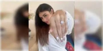 Read more about - শীঘ্রই বাজবে বিয়ের সানাই! ব্যাঙ্কার সূরজ নাম্বিয়ারের সঙ্গেই গাঁটছড়া বাঁধছেন অভিনেত্রী মৌনী রায়